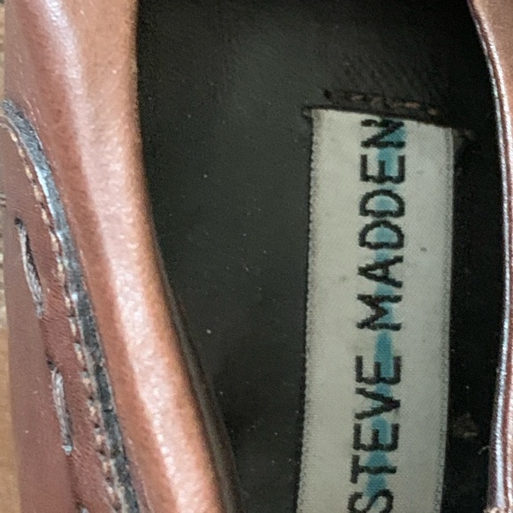 Shoes - Picture 7 of 8